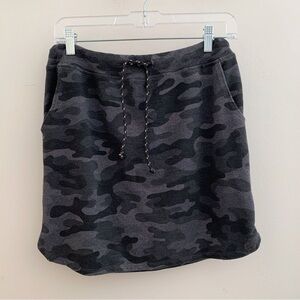Sundry Grey Camo Print Jersey Skirt Sz 1 Small